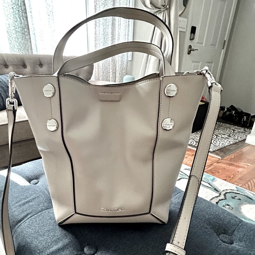 Beautiful Calvin Klein bag. Crossbody option.
